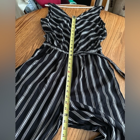 GAP Chevron Print V-Neck Wide-Leg Capri Romper Black & White Striped Size S Tall - Picture 9 of 14